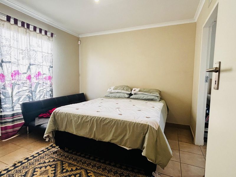 Cosy Alberton home in Sky City living - Photo 8