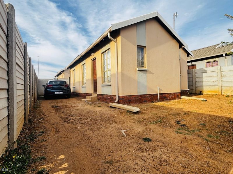 Cosy Alberton home in Sky City living - Photo 1