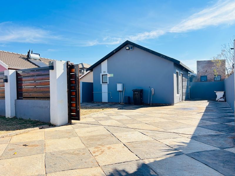 THIS NEATLY 2BEDROOM HOUSE FOR SALE AT SKY CITY  - Photo 5