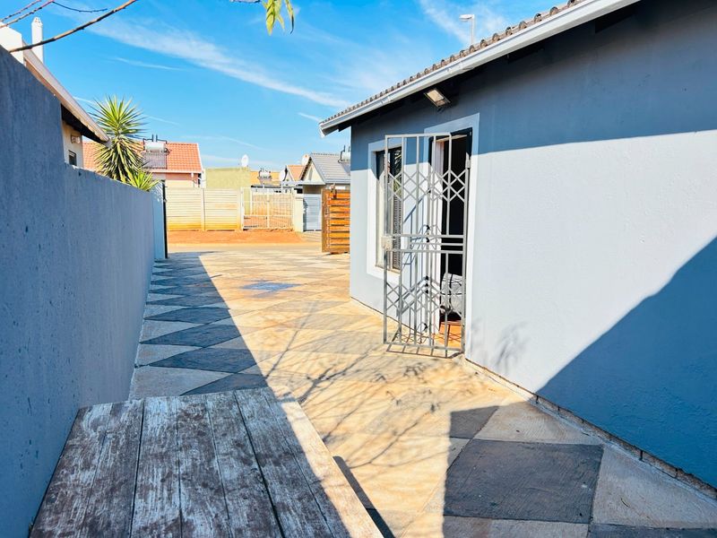 THIS NEATLY 2BEDROOM HOUSE FOR SALE AT SKY CITY  - Photo 4