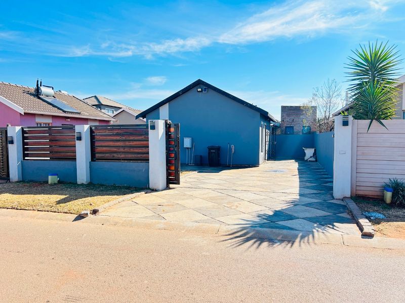 THIS NEATLY 2BEDROOM HOUSE FOR SALE AT SKY CITY  - Photo 1