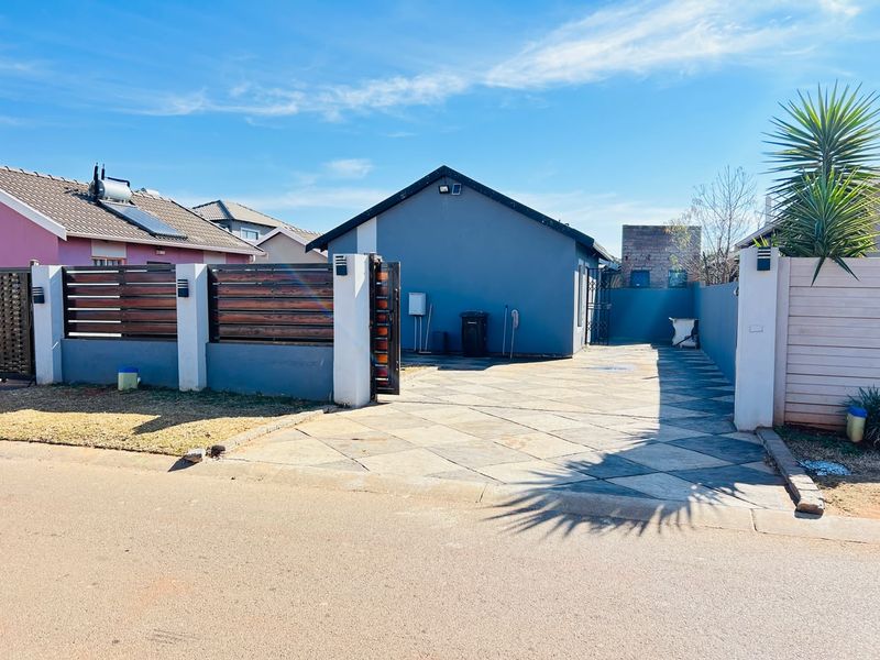 THIS NEATLY 2BEDROOM HOUSE FOR SALE AT SKY CITY  - Photo 3