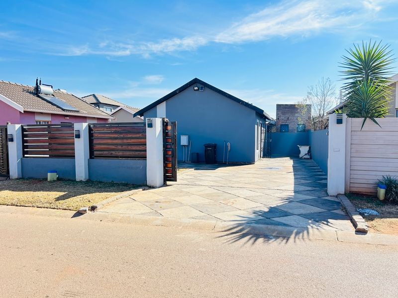 THIS NEATLY 2BEDROOM HOUSE FOR SALE AT SKY CITY  - Photo 2