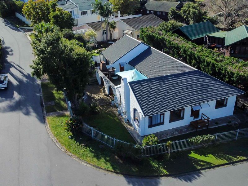 Charming Recently Renovated Knysna Home in Costa Sarda - Photo 4