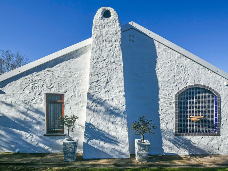 Charming Recently Renovated Knysna Home in Costa Sarda - Photo 5