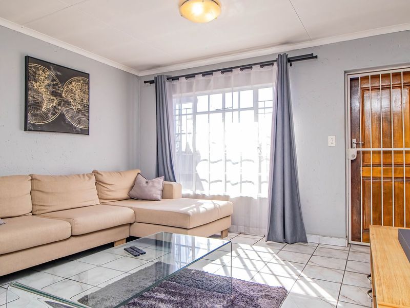 Spacious 2 Bedroom Apartment with Excellent Lifestyle Amenities - Photo 3