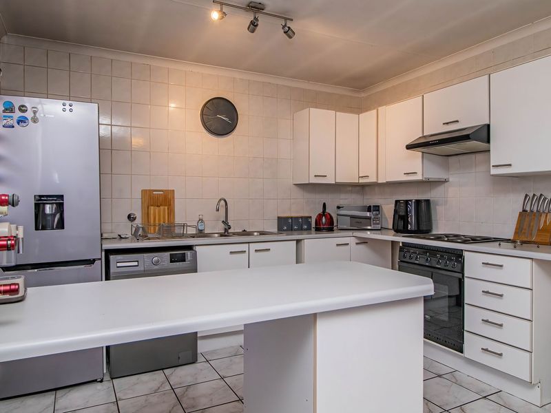 Spacious 2 Bedroom Apartment with Excellent Lifestyle Amenities - Photo 10
