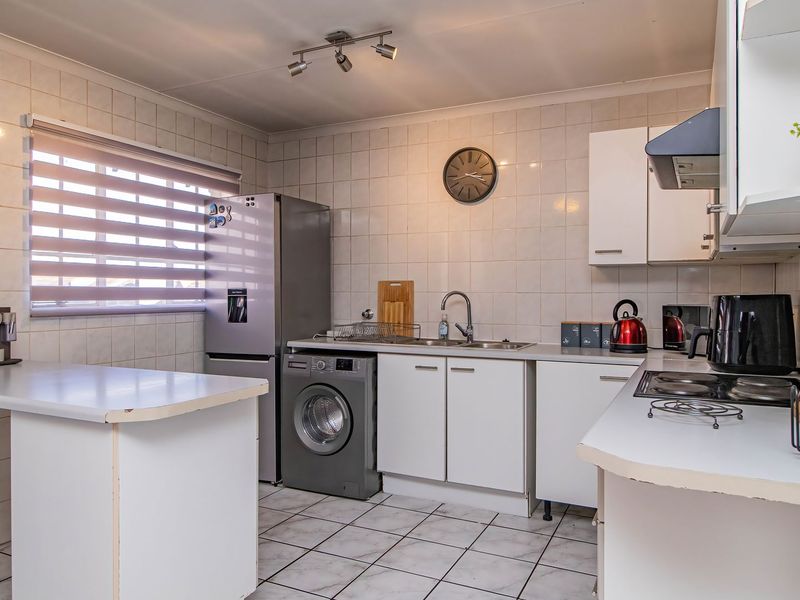 Spacious 2 Bedroom Apartment with Excellent Lifestyle Amenities - Photo 9