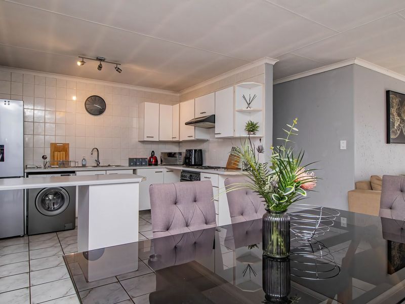Spacious 2 Bedroom Apartment with Excellent Lifestyle Amenities - Photo 8