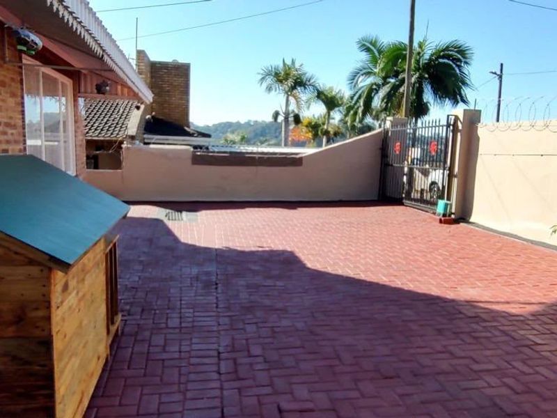 Double-storey Family Home with Two Income-Generating Flatlets - Photo 2