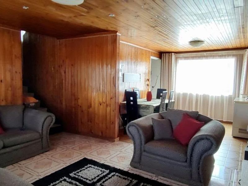 Double-storey Family Home with Two Income-Generating Flatlets - Photo 8