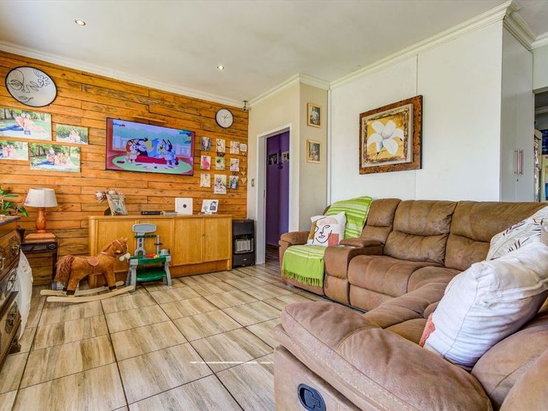 Spacious Four-Bedroom Family Home with Exceptional Comfort - Photo 2