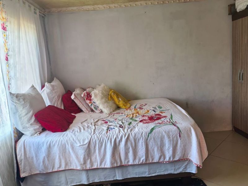 Spacious Six-Bedroom Home with Great Potential - Photo 3