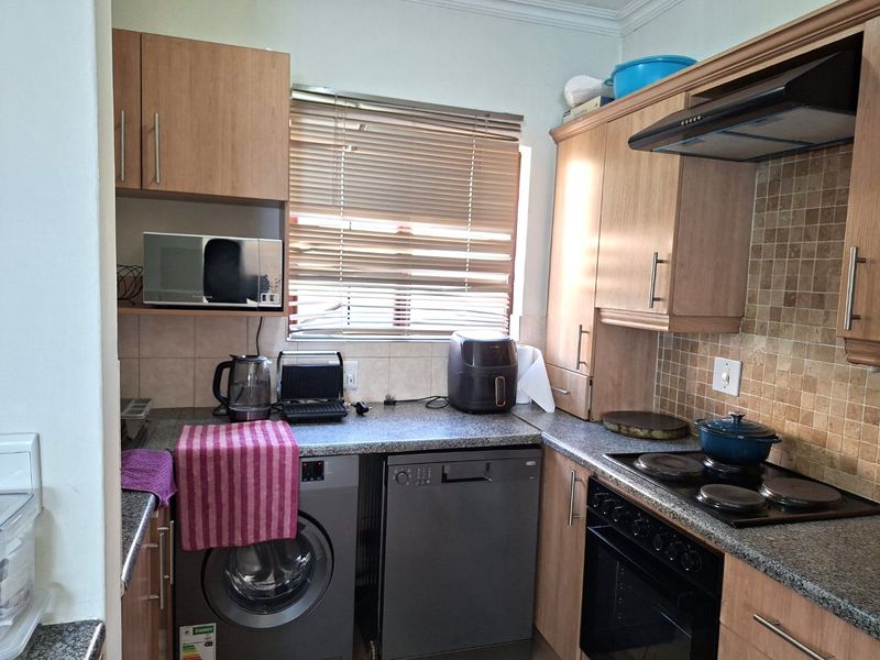Immaculate Townhouse For Sale - Photo 8