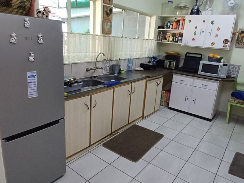 Spacious 3-Bedroom Family Home with Flatlet in Prime Flamwood - Photo 10