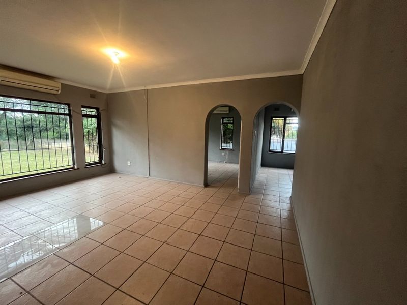 Modern Three Bed, Two Bath Family Home to Rent | Huntley Road, Bisley, Pietermaritzburg - Photo 2