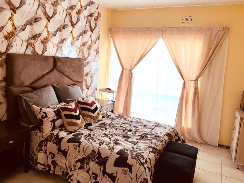 Well Maintained Spacious Two and half bed apartment on shared property to Rent- Lilyvale road, Ashley, Pinetown - Photo 1