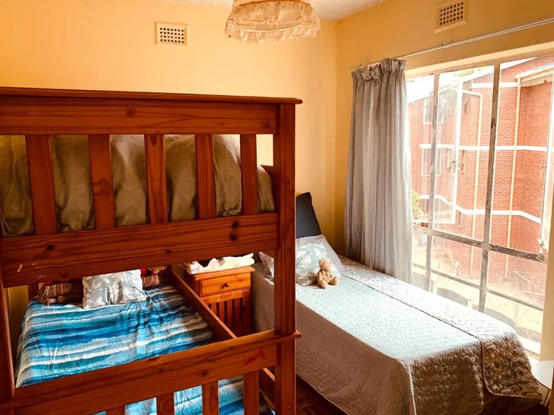 Well Maintained Spacious Two and half bed apartment on shared property to Rent- Lilyvale road, Ashley, Pinetown - Photo 3