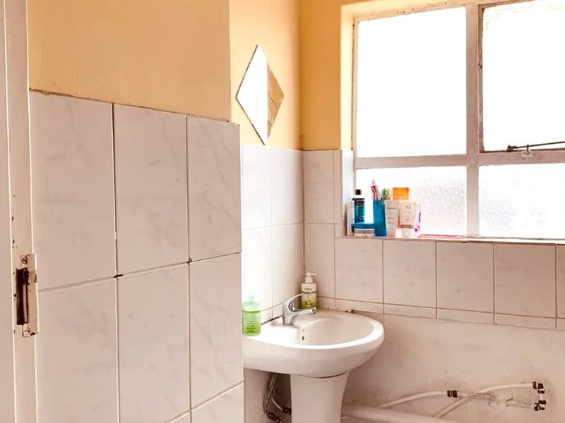 Well Maintained Spacious Two and half bed apartment on shared property to Rent- Lilyvale road, Ashley, Pinetown - Photo 7