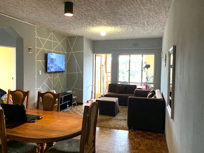 Well Maintained Spacious Two and half bed apartment on shared property to Rent- Lilyvale road, Ashley, Pinetown - Photo 2