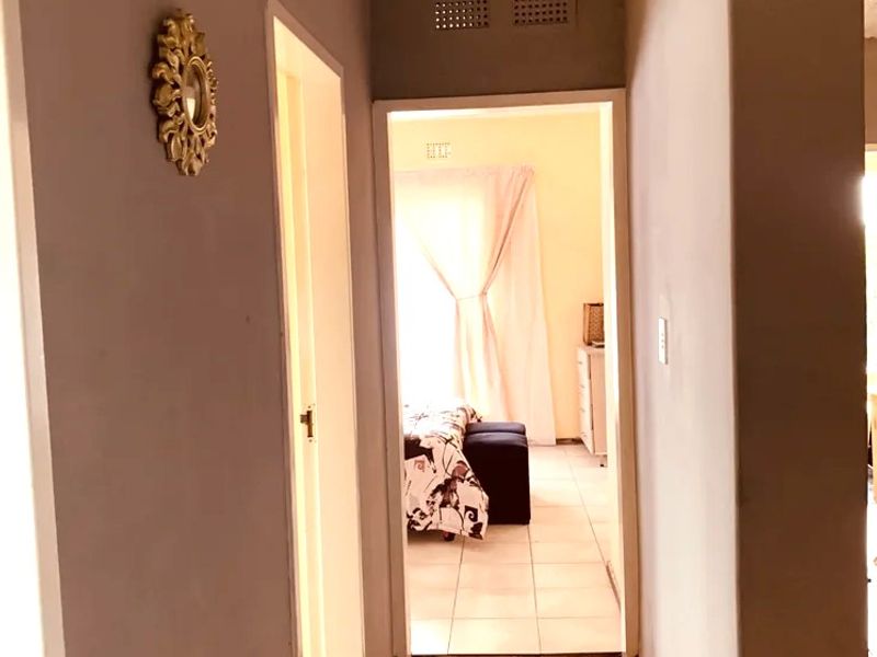 Well Maintained Spacious Two and half bed apartment on shared property to Rent- Lilyvale road, Ashley, Pinetown - Photo 4