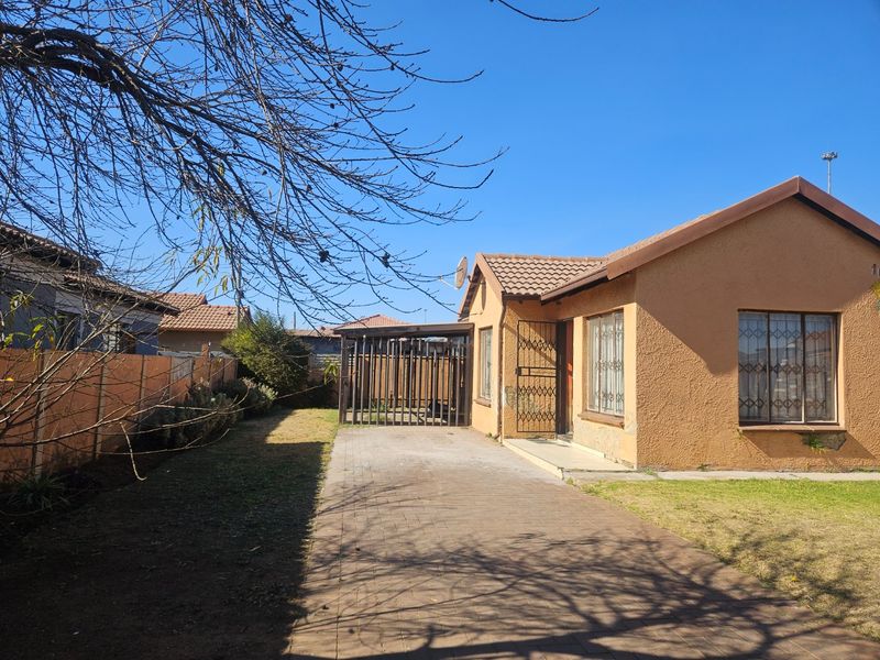 3 Bedroom house for sale - Photo 1