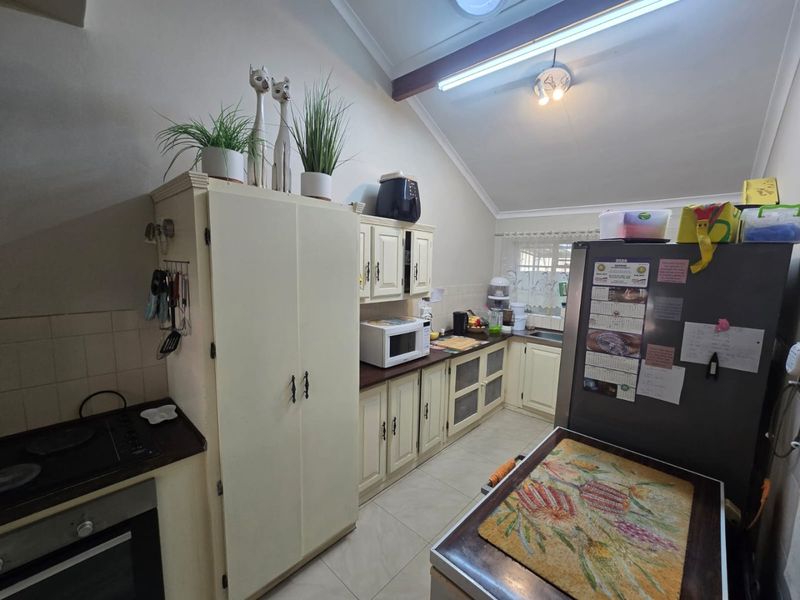 Big and spacious unit in Sought After Garsfontein - Serene Villas - Photo 10