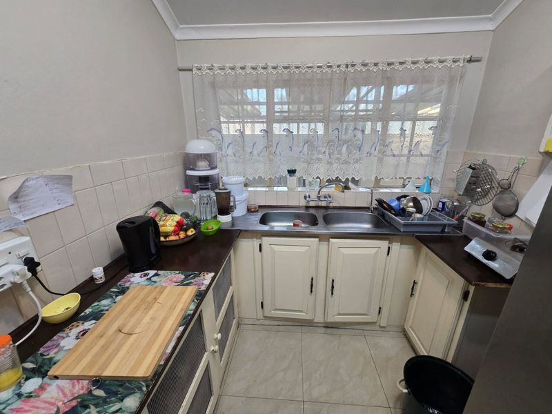 Big and spacious unit in Sought After Garsfontein - Serene Villas - Photo 7
