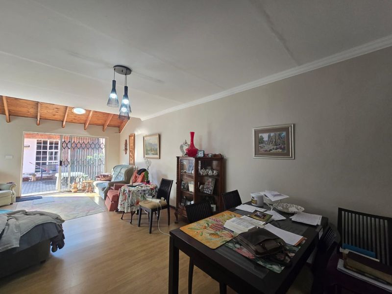 Big and spacious unit in Sought After Garsfontein - Serene Villas - Photo 6