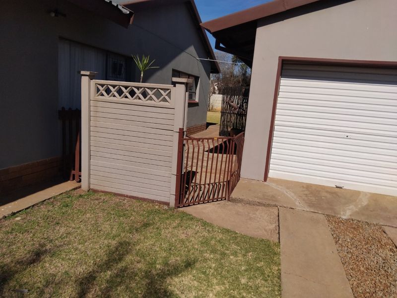 Family home in Meiringspark with space to grow - Photo 4