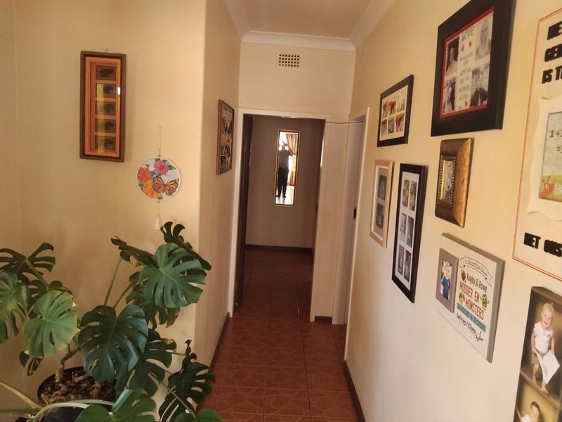 Family home in Meiringspark with space to grow - Photo 5