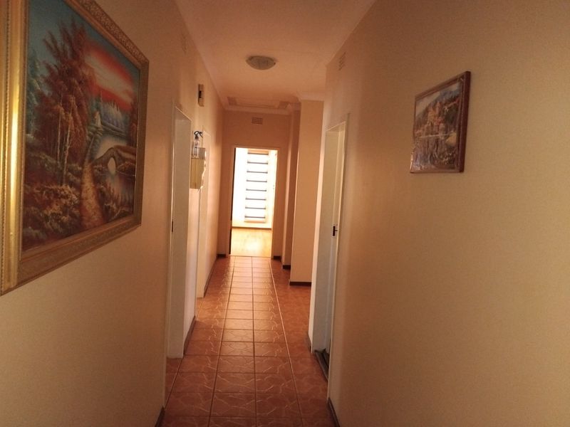 Family home in Meiringspark with space to grow - Photo 9