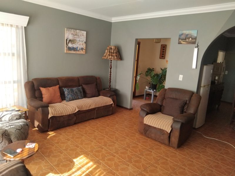 Family home in Meiringspark with space to grow - Photo 6