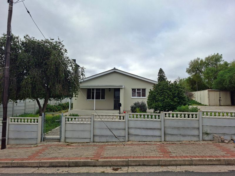 Neat & Secure 2 Bedroom Home on a Spacious 669m2 Erf in Hopefield - Photo 2