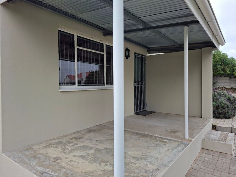 Neat & Secure 2 Bedroom Home on a Spacious 669m2 Erf in Hopefield - Photo 9