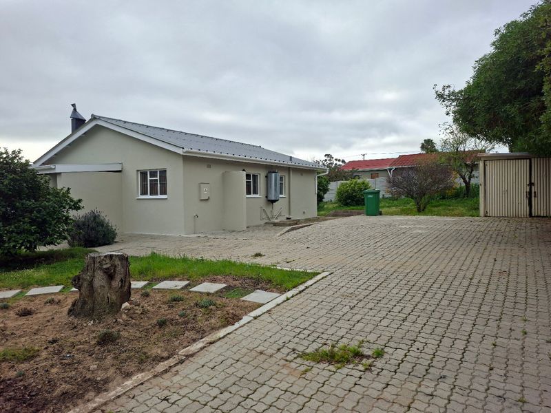 Neat & Secure 2 Bedroom Home on a Spacious 669m2 Erf in Hopefield - Photo 3