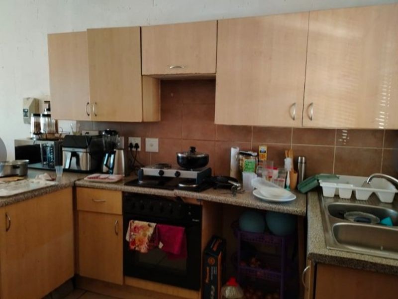 2-bedroom 2-bathroom Ground floor unit up for grabs - Photo 2