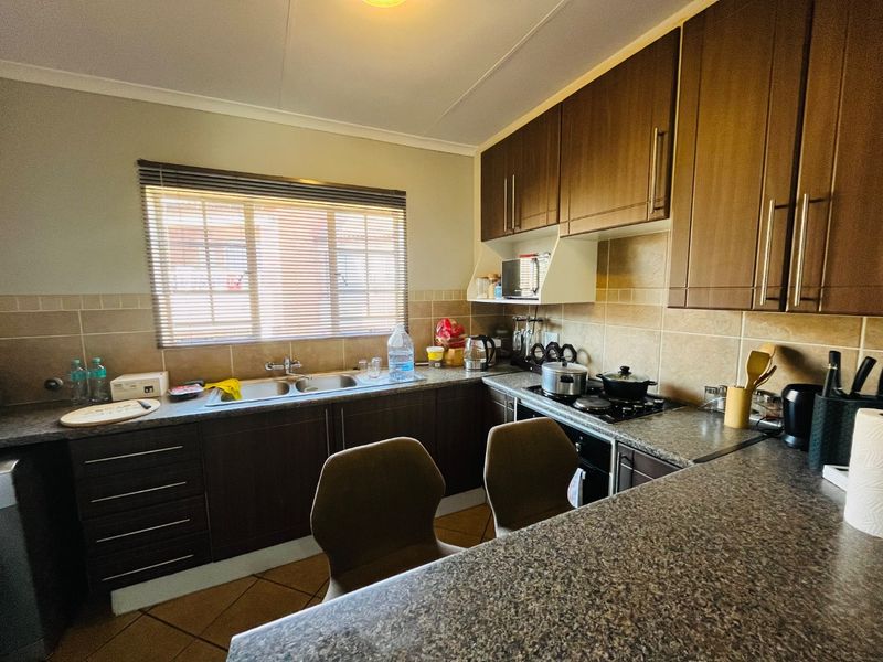 2 Bedroom Apartment for rent in Mooikloof Ridge  - Photo 4