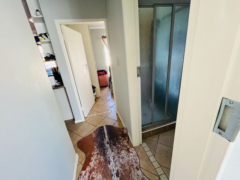 2 Bedroom Apartment for rent in Mooikloof Ridge  - Photo 5