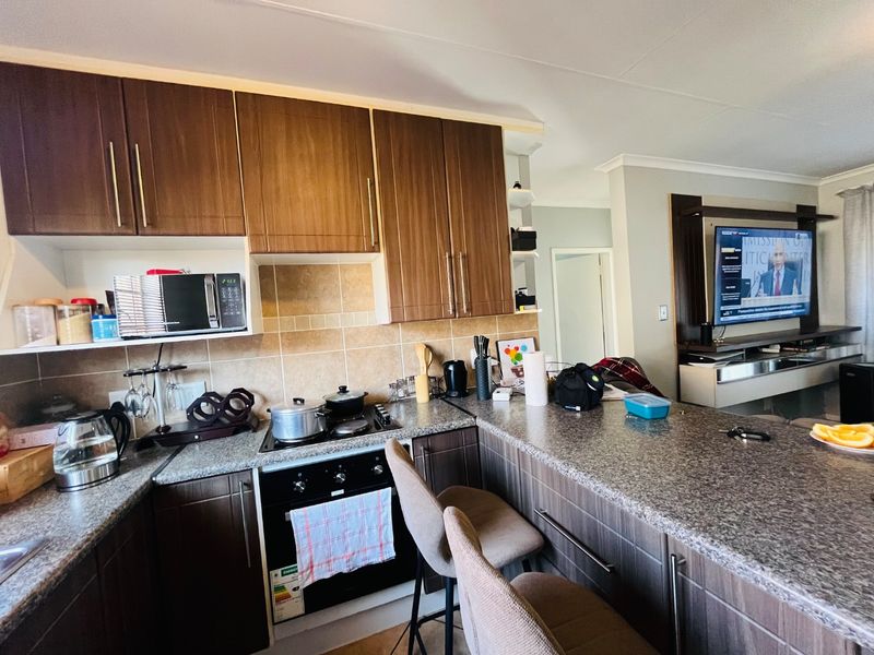 2 Bedroom Apartment for rent in Mooikloof Ridge  - Photo 2