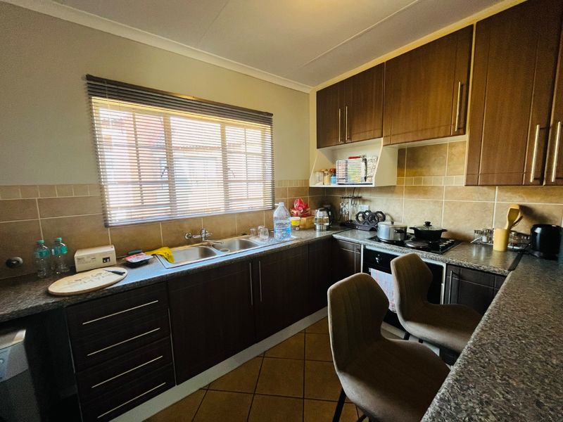 2 Bedroom Apartment for rent in Mooikloof Ridge  - Photo 3