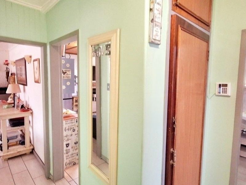 Perfect Family Living Close to Schools and Amenities - Photo 3