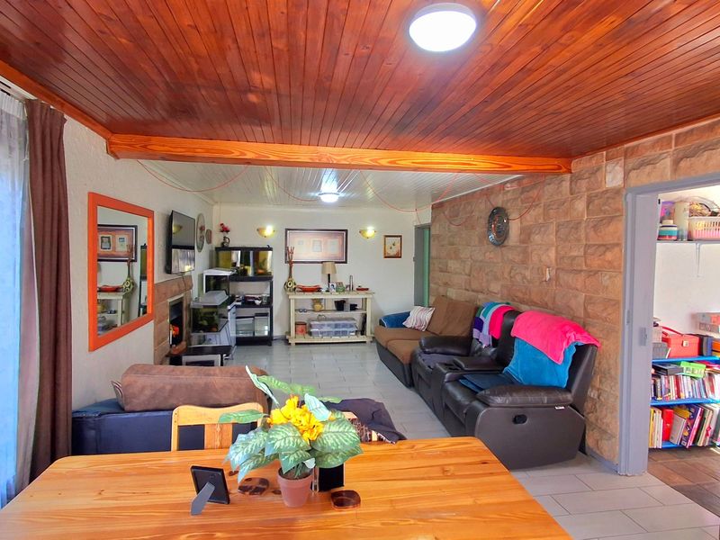Perfect Family Living Close to Schools and Amenities - Photo 2