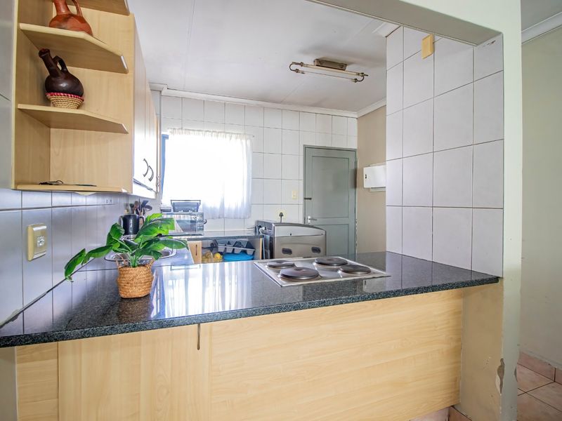 Cosy 2 Bedroom Apartment in Bedfordview  - Photo 10