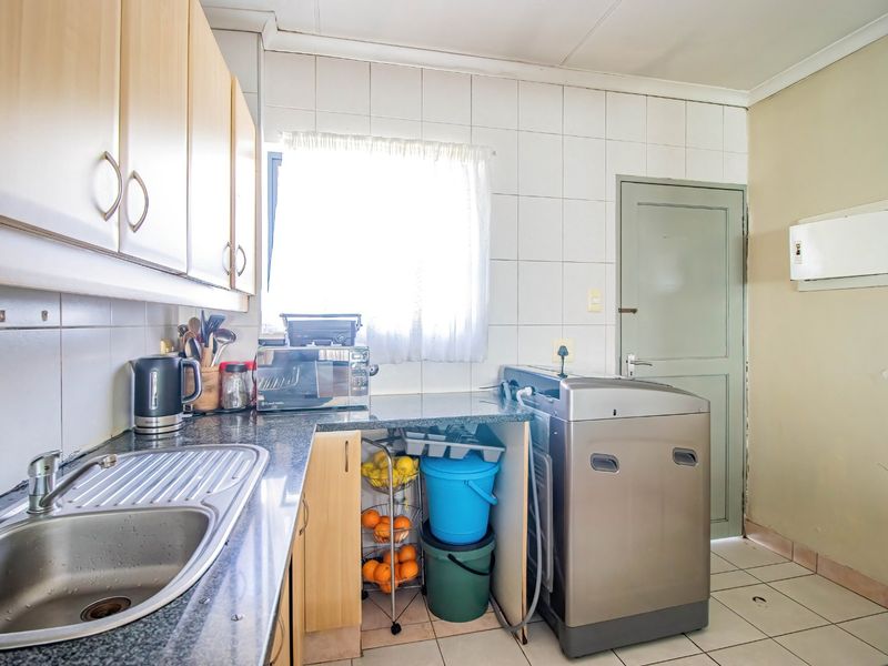 Cosy 2 Bedroom Apartment in Bedfordview  - Photo 9