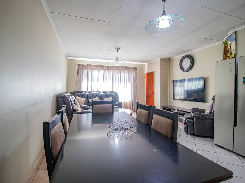 Cosy 2 Bedroom Apartment in Bedfordview  - Photo 5