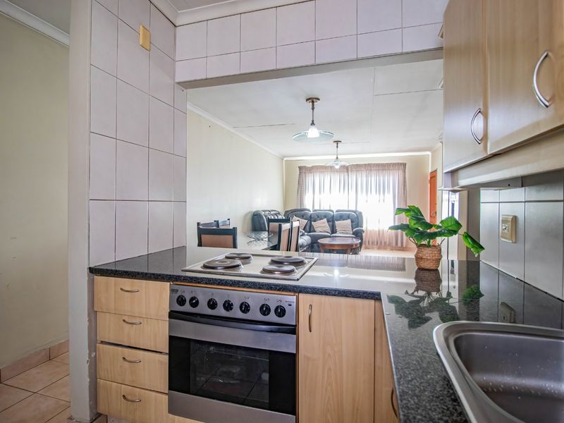 Cosy 2 Bedroom Apartment in Bedfordview  - Photo 8