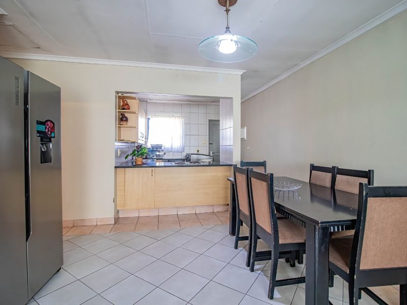 Cosy 2 Bedroom Apartment in Bedfordview  - Photo 6