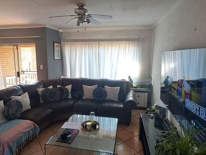 Cozy Two-Bedroom Home with Great Value - Photo 2