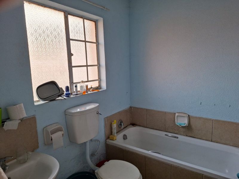 3 bedroom house for sale in capital park pretoria - Photo 6